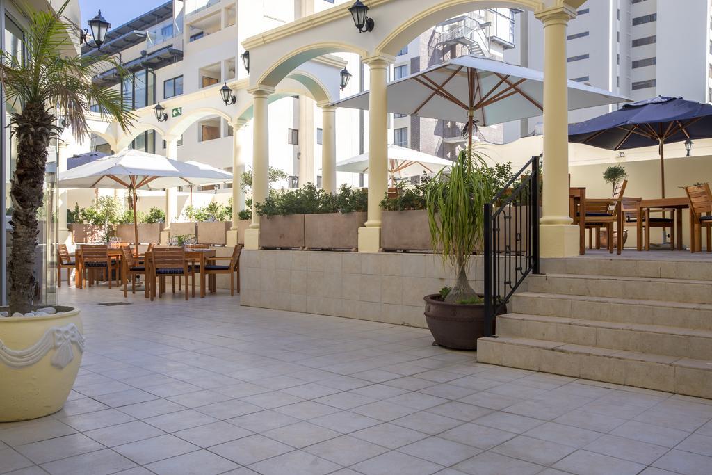 Hotel Le Vendome Cidade Do Cabo Exterior foto The hotel's courtyard