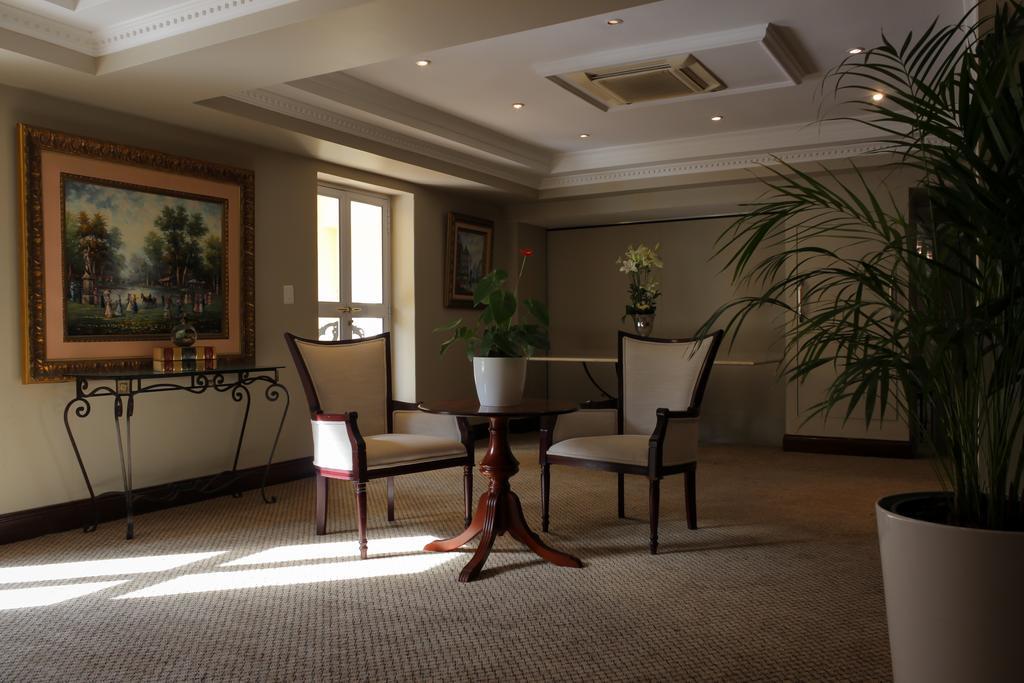 Hotel Le Vendome Cidade Do Cabo Exterior foto The interior of the hotel
