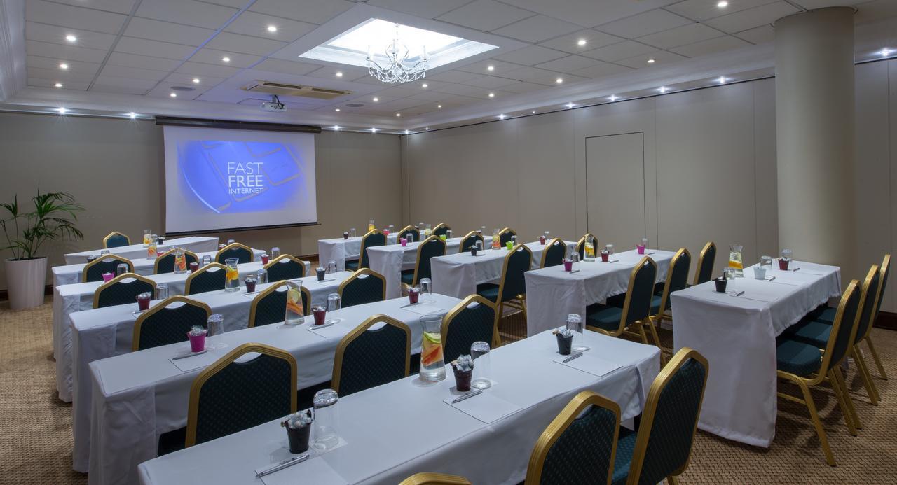 Hotel Le Vendome Cidade Do Cabo Exterior foto The conference room at the hotel