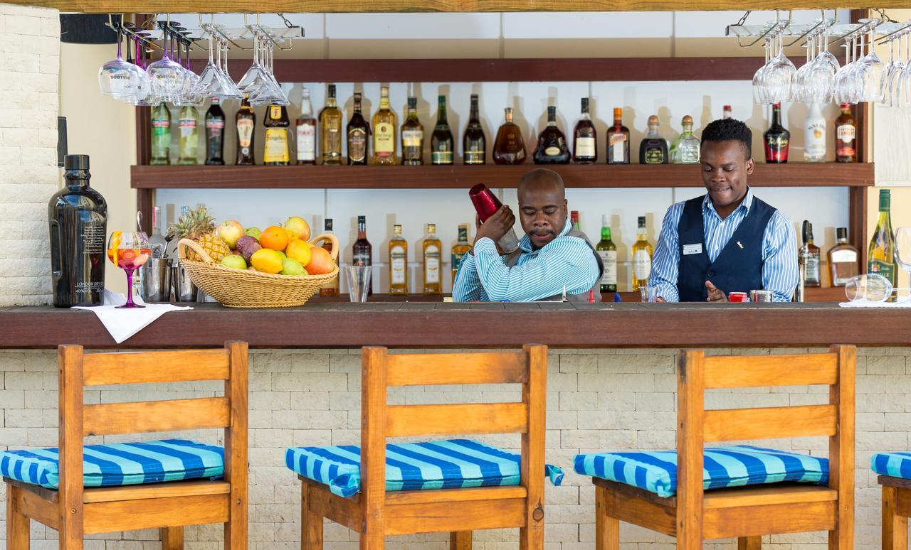 Hotel Le Vendome Cidade Do Cabo Exterior foto A bar in Kenya