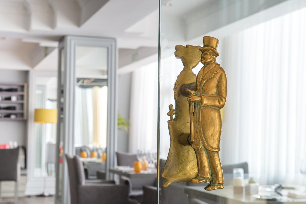Hotel Le Vendome Cidade Do Cabo Exterior foto The door knocker of the hotel