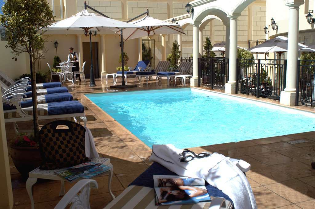 Hotel Le Vendome Cidade Do Cabo Instalações foto The pool at the Cape Town Four Seasons